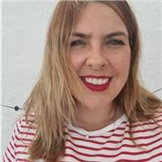 Graduada en Turismo con Certificación 
oficial en Inglés y experiencia en el extranjero para dar clases de inglés de hasta nivel A2